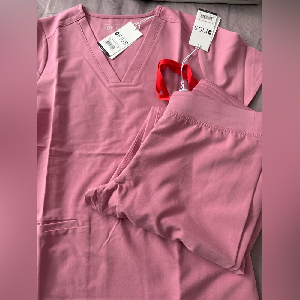 Figs Blush Pink Women's Scrub Set